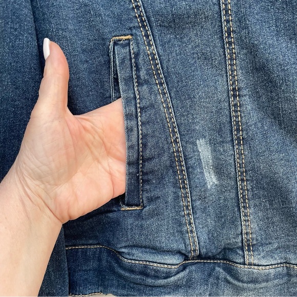 NWT Torrid Classic Medium Wash Trucker Pockets Denim Jean Jacket Size 3X - Picture 7 of 14